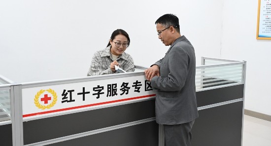 定州首个“博爱驿站 监督之窗”在市企业服务中心设立