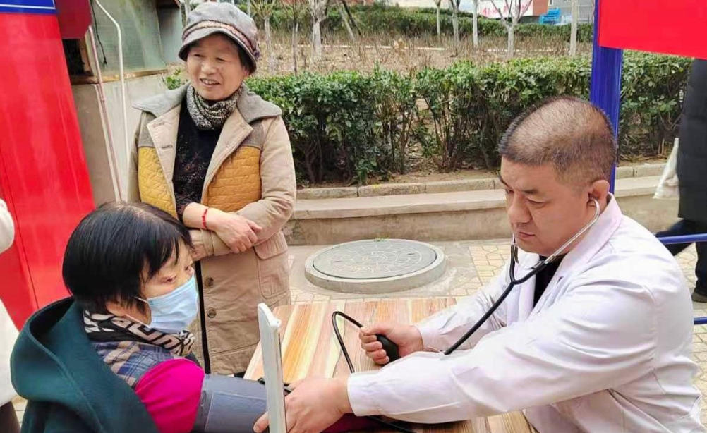 定州北城区街道：义诊活动进社区 健康服务暖民心