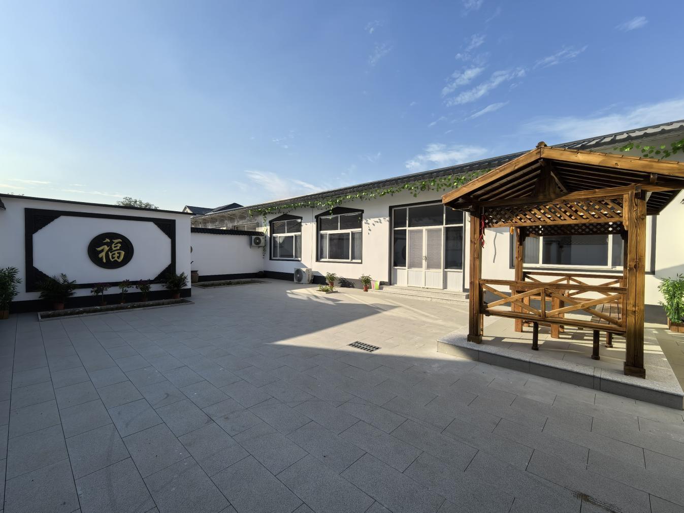 沧州市吴桥县桑园镇第九屯一家杂技民宿。芦云摄