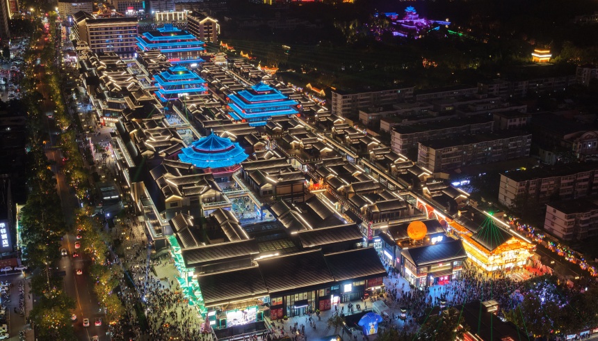 邯郸道历史文化街区夜景（无人机图片）。邯郸市委宣传部供图