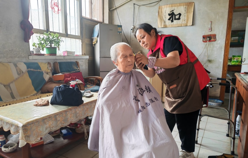 感恩奋进 双争有我 | 【崇德向善的榜样】定州暖阳志愿服务队：温暖老人从『头』开始